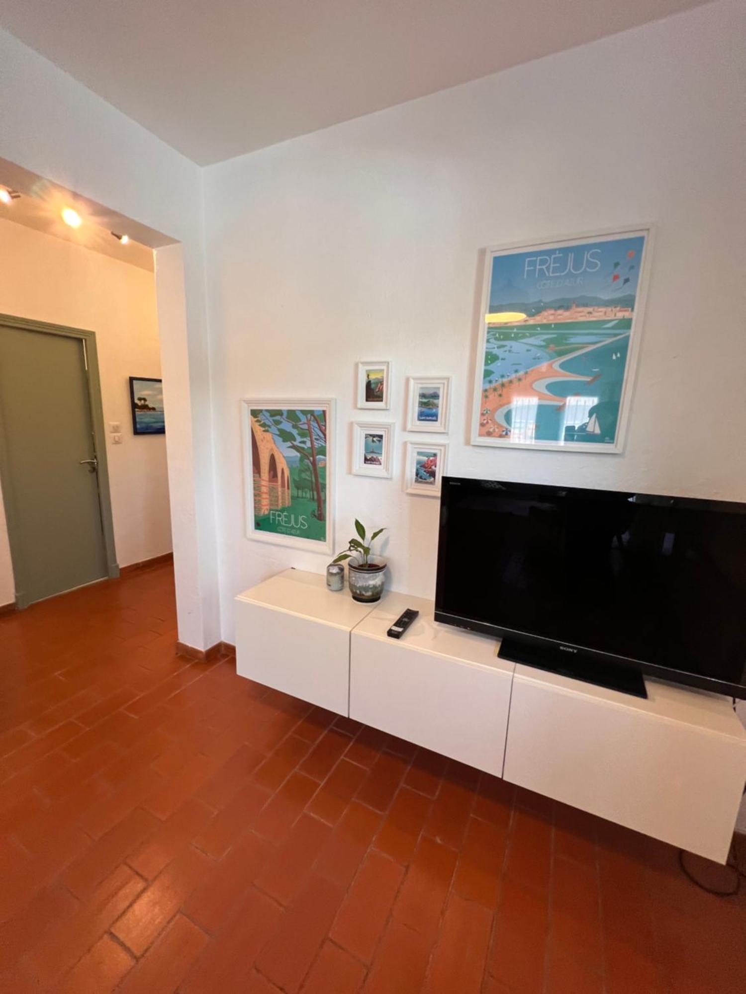Simone, Appartement Maison, Quartier Calme, Grande Terrasse, Spa, Barbecue, 2 Chambres Fréjus Esterno foto